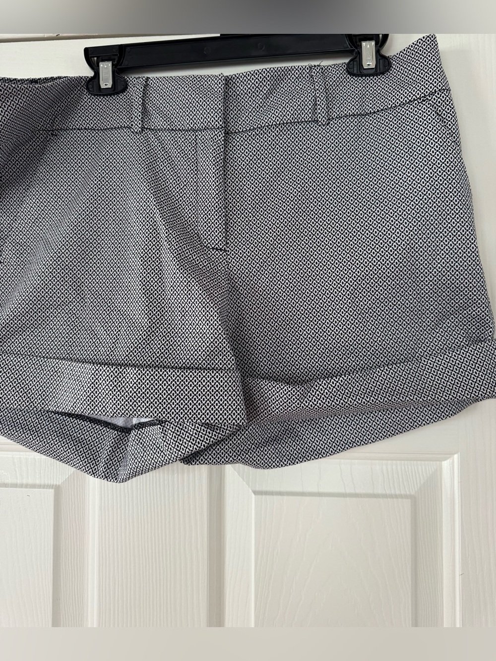 New York & Company Black and White Geometric Cuffed Shorts women’s size 14